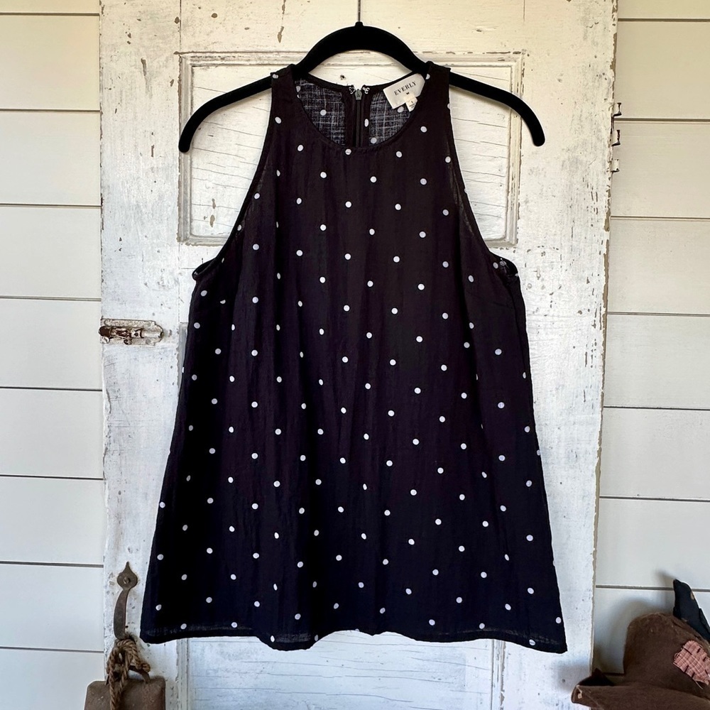 EVERLY, WOMENS, TANK TOP WITH SPLIT BACK. BLACK WITH WHITE POLKA. SIZE S